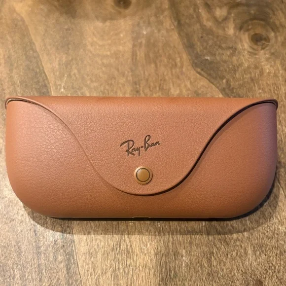 Ray-Ban Meta Brown Charging Case - Picture 7 of 9